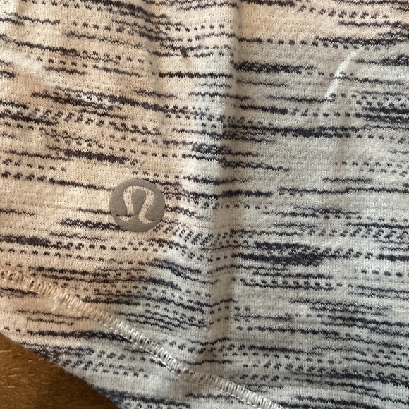 Lululemon sz 6 tank - Picture 4 of 4